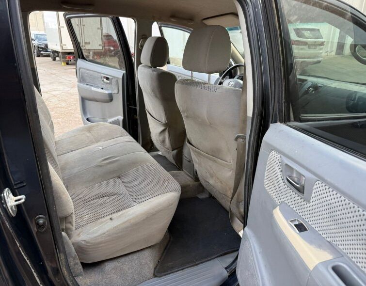 TOYOTA  HILUX